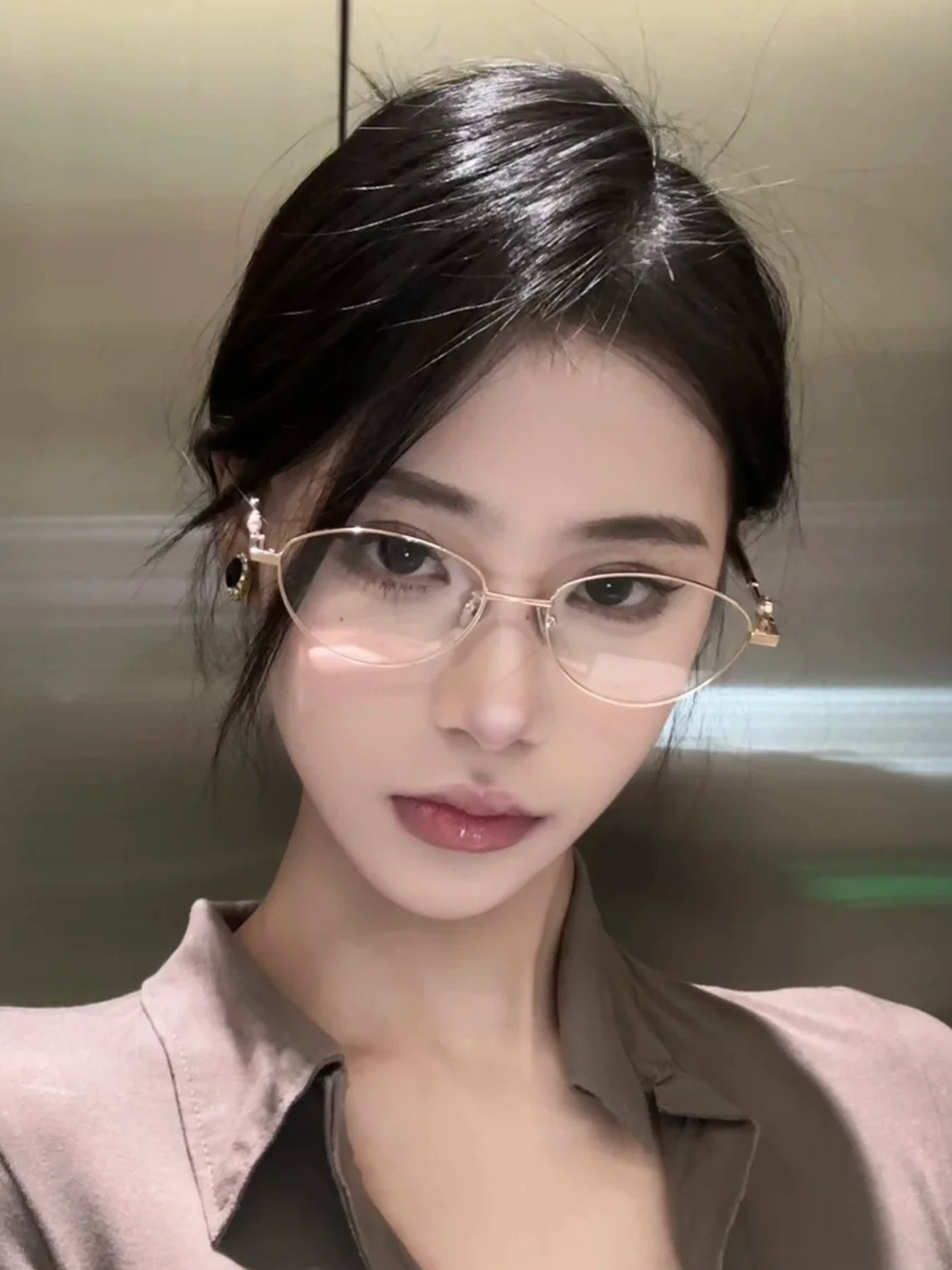 Ultra-Light Titanium Frame Gold-Rimmed Glasses for Women with Myopia, Can Be Customized with Prescription, Anti-Blue Light, High-End Korean Style Cat-Eye Eyeglass Frame