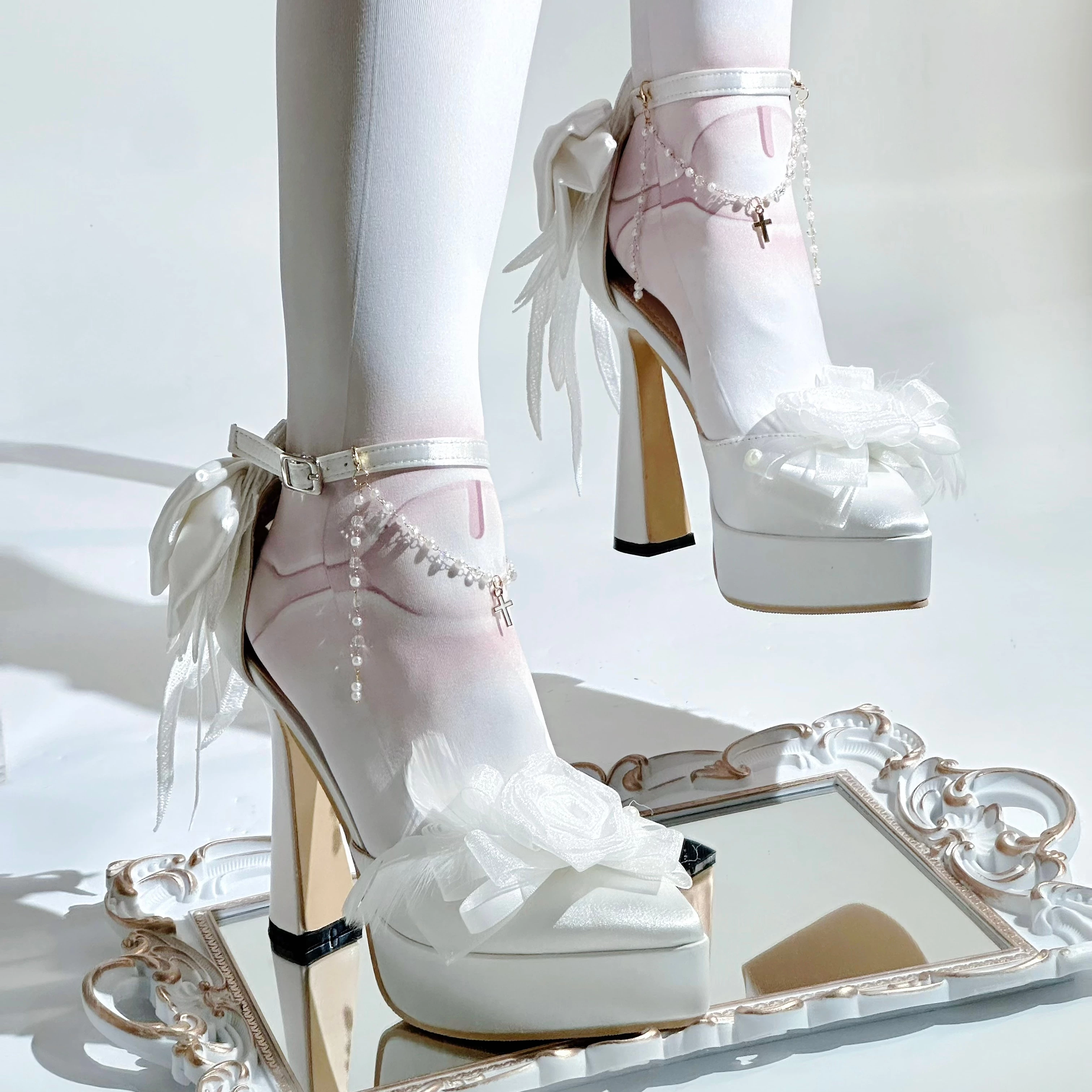 羽落灵 A soaring rabbit Lolita's original y2k gothic thick soles and sky-high high heels are gorgeous for a wedding
