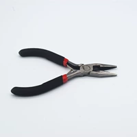 Черные плоскогубцы