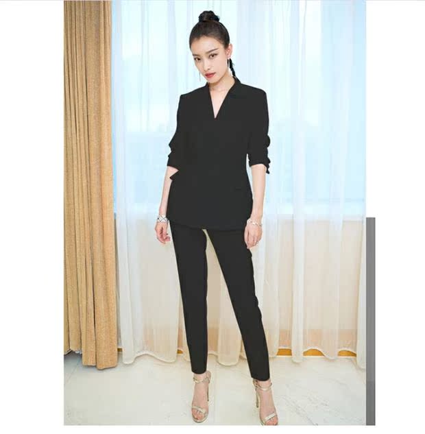 Ngôi sao Ni Ni có cùng một đoạn màu đen giản dị của phụ nữ phương Tây phù hợp với áo gió Anh chuyên nghiệp mặc chín quần hai bộ - Business Suit vest công sở nữ