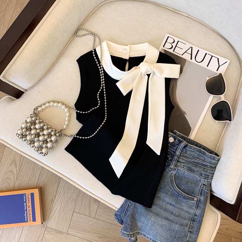 The Store Has Withdrawn the Cut-Label Bow-Tie Lace-Up Hollow-Out Knit Top for Women, a New Style of Sleeveless Short Top in a Chanel-Inspired Style