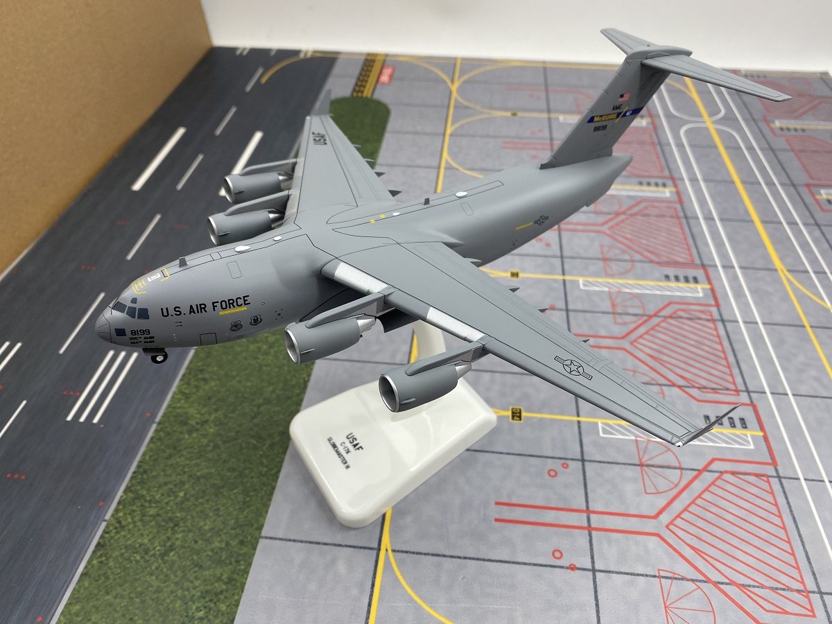 Hogan Wings 1/200 USAF C17 Globemaster III transport aircraft