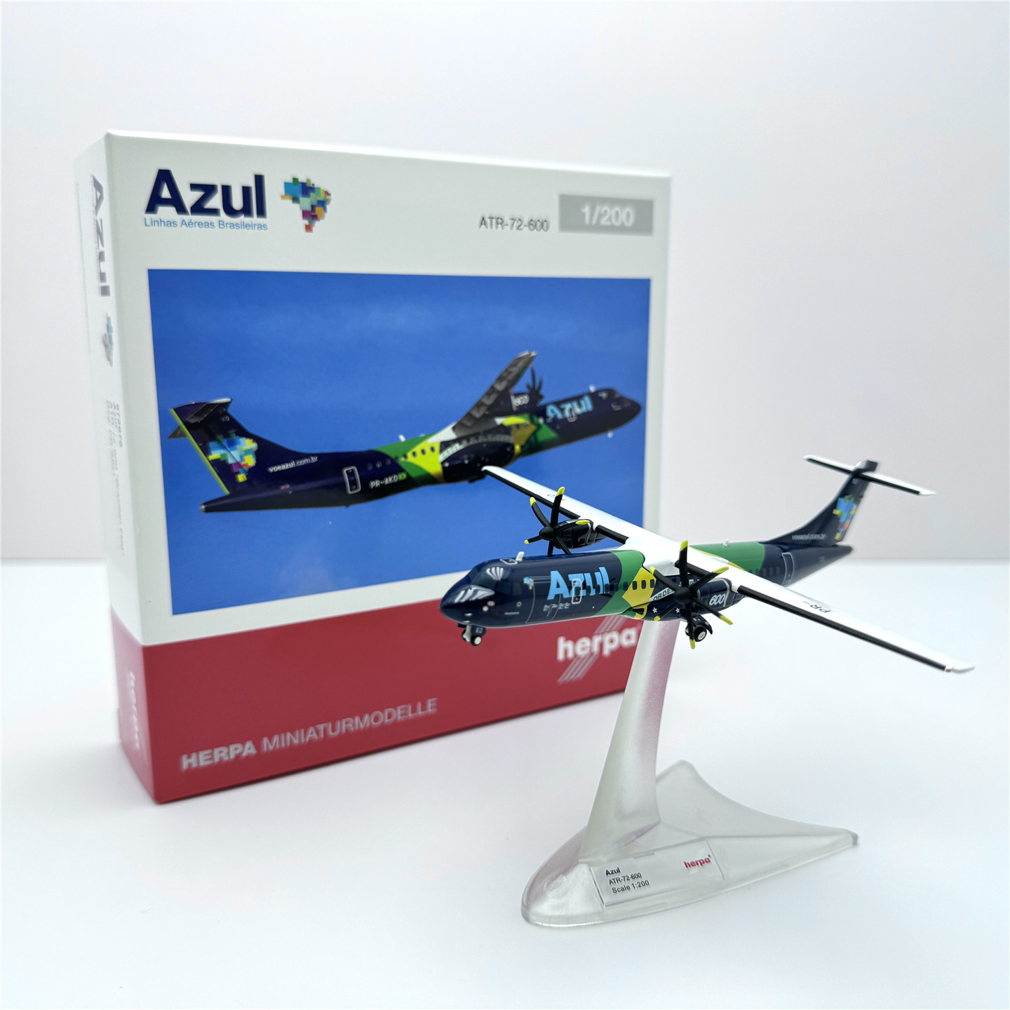 Herpa 1/200 klm atr-42/atr-72 metal airplane model ph-xle: a must