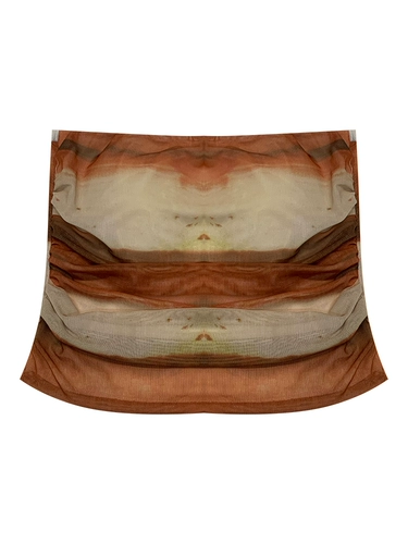 Сексуальные сетчатые топы French Niche с тай-дай популярны среди облегающих майок и укороченных топов на одно плечо.