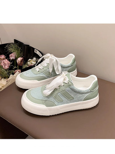 Zapatos blancos para mujer 2025 primavera y otoño nuevos zapatos populares de suela gruesa con faldas, zapatillas casuales versátiles, zapatos de mujer de moda