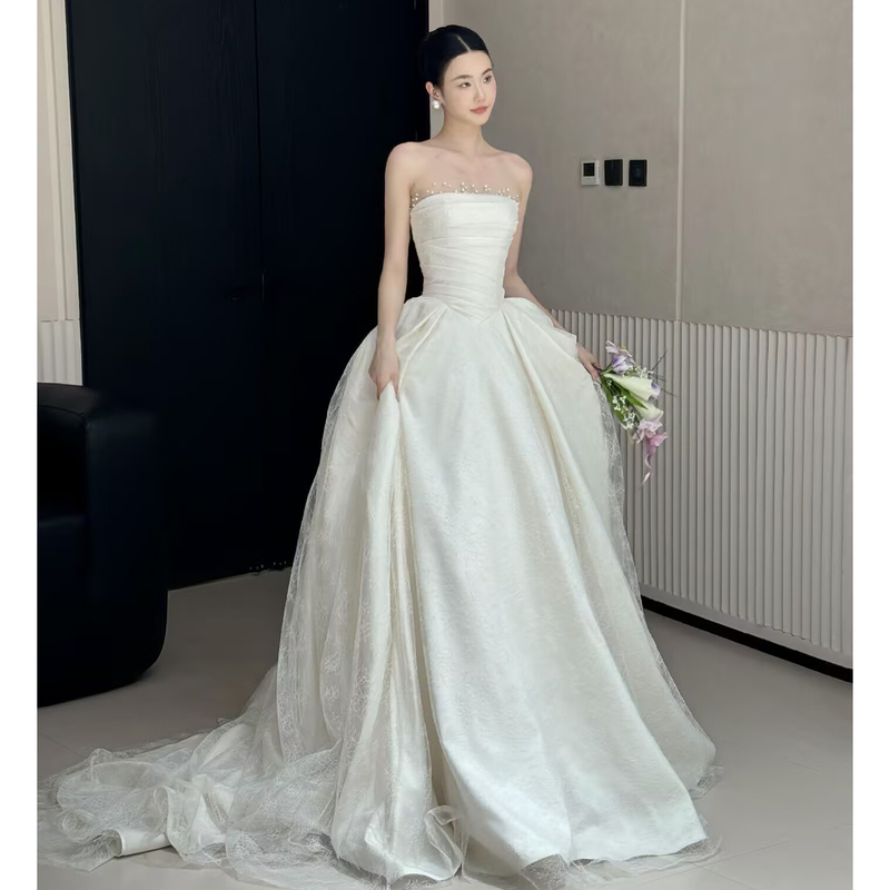 French-Style Strapless Lace Wedding Dress 2026 New Bridal Design with Heavy Pearl Embellishments, Simple and Slimming, High-End Texture, Long Train French-Style Strapless Lace Wedding Dress 2026 New Bridal Design with Heavy Pearl Embellishments, Simple and Slimming, High-End Texture, Long Train