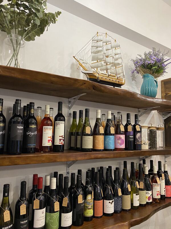 Wall-Mounted Shelf, Set-Top Box Holder, Creative Retro Wine Rack, Kitchen Solid Wood Straight Shelf, Irregular Bookshelf, Natural Wood