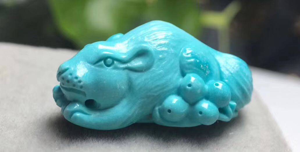 Natural Raw Ore High Porcelain Blue Turquoise Small Squirrel Pendant
