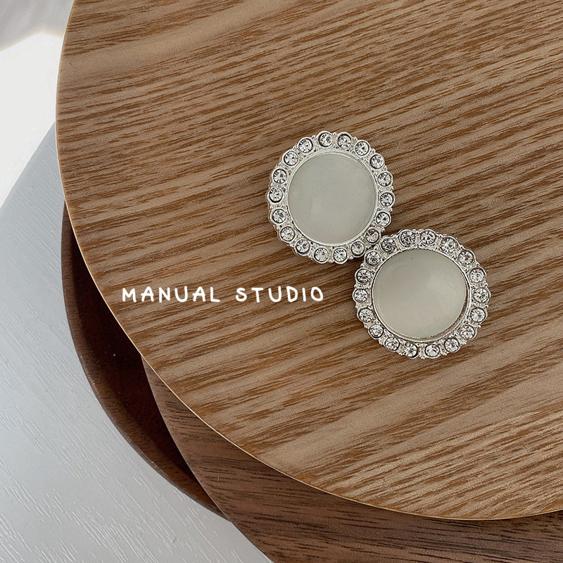 MANUAL STUDIO Leather Grass Decoration Buttons ROUND PEARLS Round Pearls Silver Color Drill Buckle Sweater Fur Coat Jugs Fur Sleeves