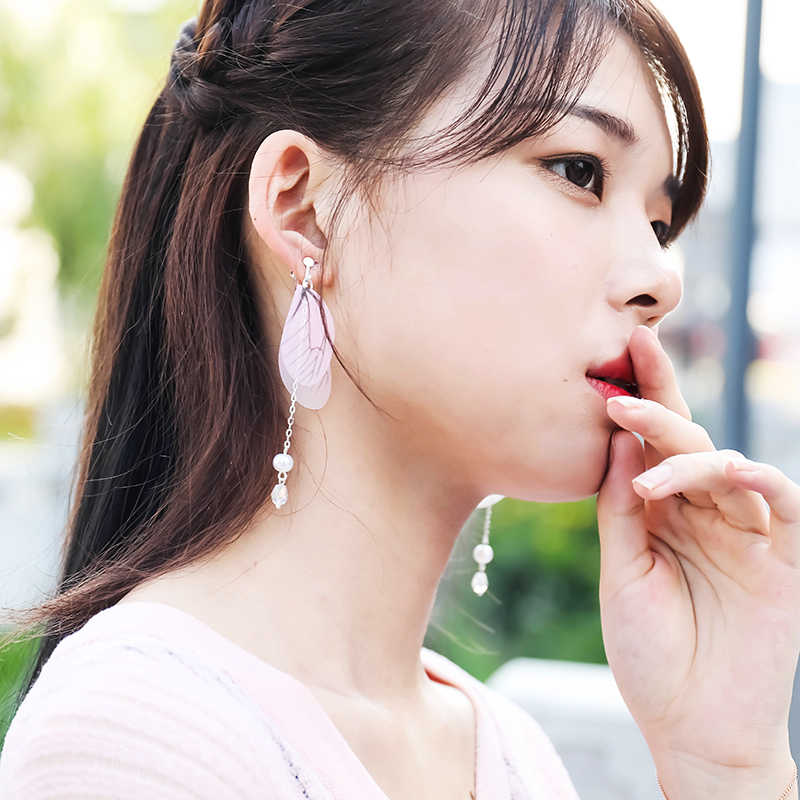 Title 3, Damski klips do ucha z tiulowymi skrzydłami mot...