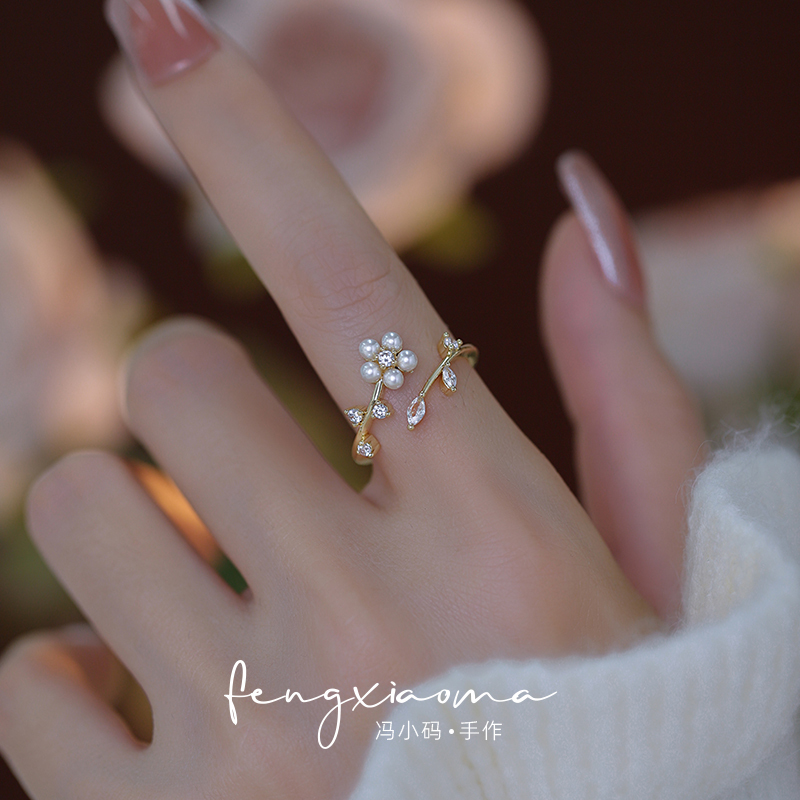 Korean Style Fresh Floral Zircon Ring for Women, Fashionable Niche Design, Light Luxury, Elegant and High-End Pearl Index Finger Ring