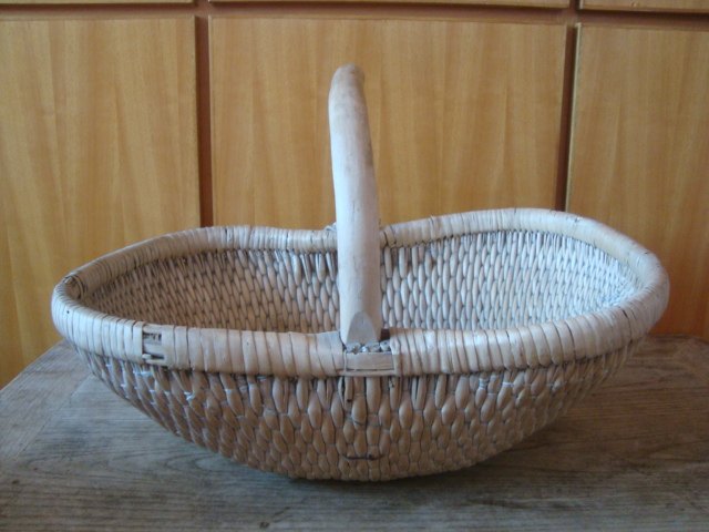 E0179 The early willow - editing basket is good and practical