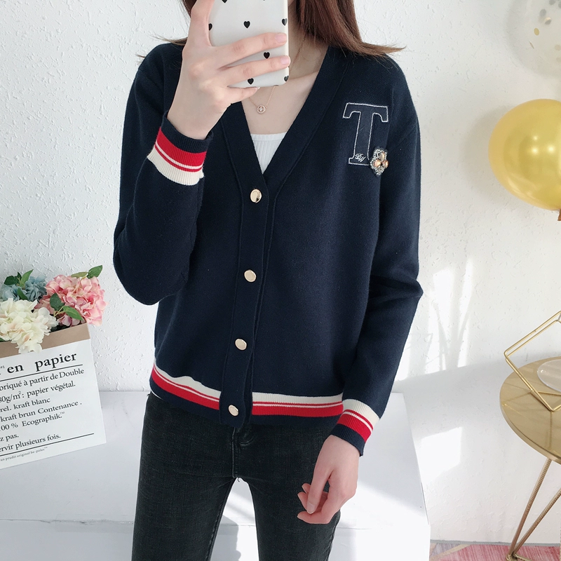 TEENIE2019 gấu mùa xuân mẫu thư nữ áo len cổ chữ V áo len cardigan TTCK91180W - Áo len cổ chữ V áo len nữ form rộng