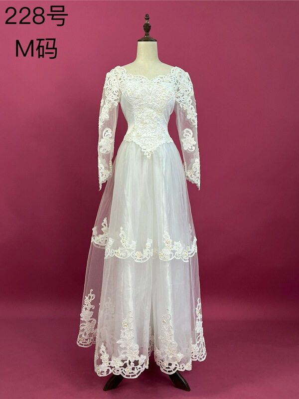 M Size White Long Dress, Vintage Style, Suitable for Travel Photography, with Sleeves, Retro Elegant, Strapless, Suitable for Banquets and Evening Wear
