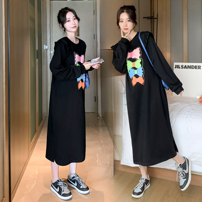 2022 Spring loaded with new gats, enlarged gestation with a slim and long version of thick cotton T Yang sent over with a knee opening fork and ocean dress