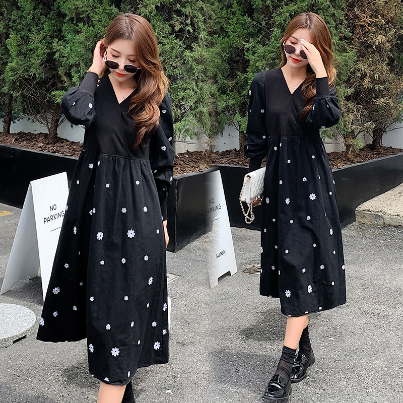 Pregnancy Woman Dress Spring Dress New Korean Version of the Long Edition V Pilot Podot Ocean Dress Foreign Pie Large Size Loose and Slim Long Skirt