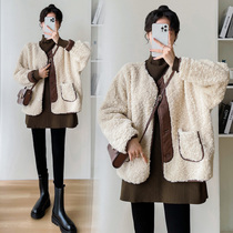 Maternity clothing autumn new style small fragrant lamb plush top cardigan jacket fashionable autumn style two-piece suit