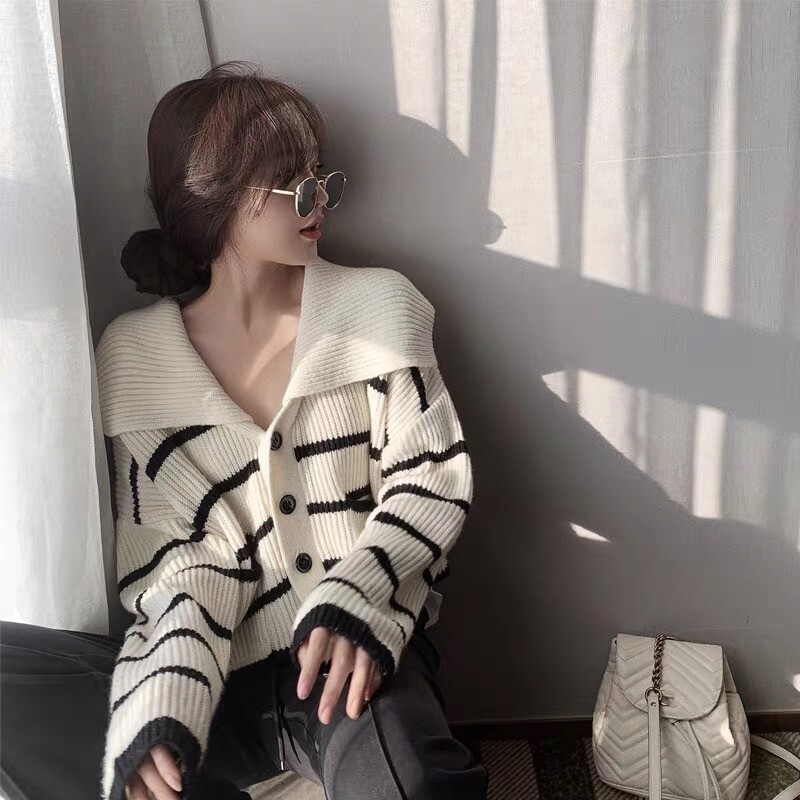 Sandro duffy name Yuanyuan small fragrant wind knit cardiovert shorts Korean version casual little Loose Fur Coat Jacket