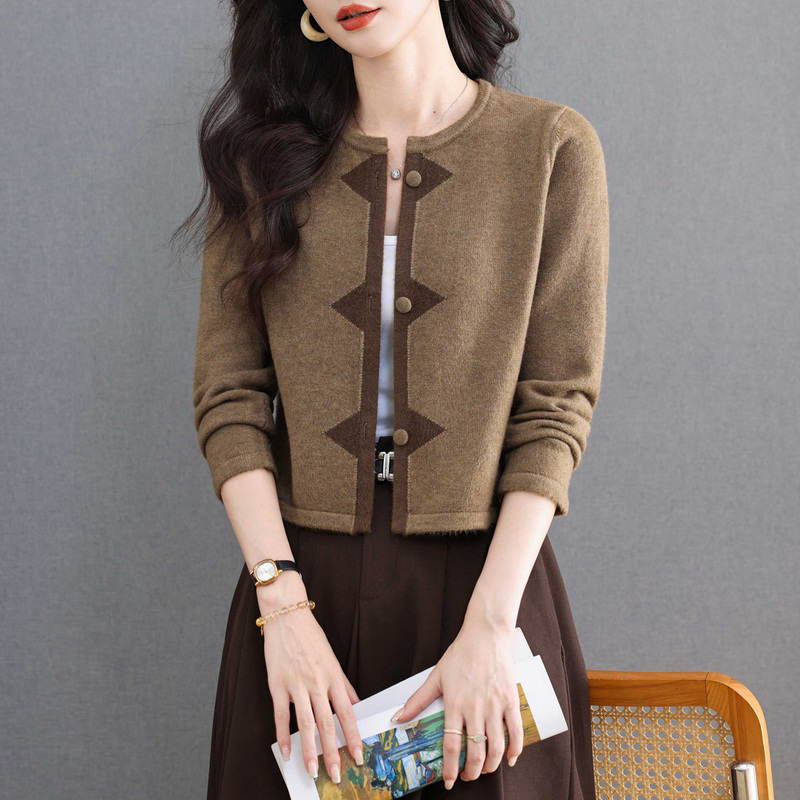 Short Stylish Cashmere Sweater Coat for Petite Women, New Autumn and Winter Fashion, Loose Fit, Versatile Wool Cardigan