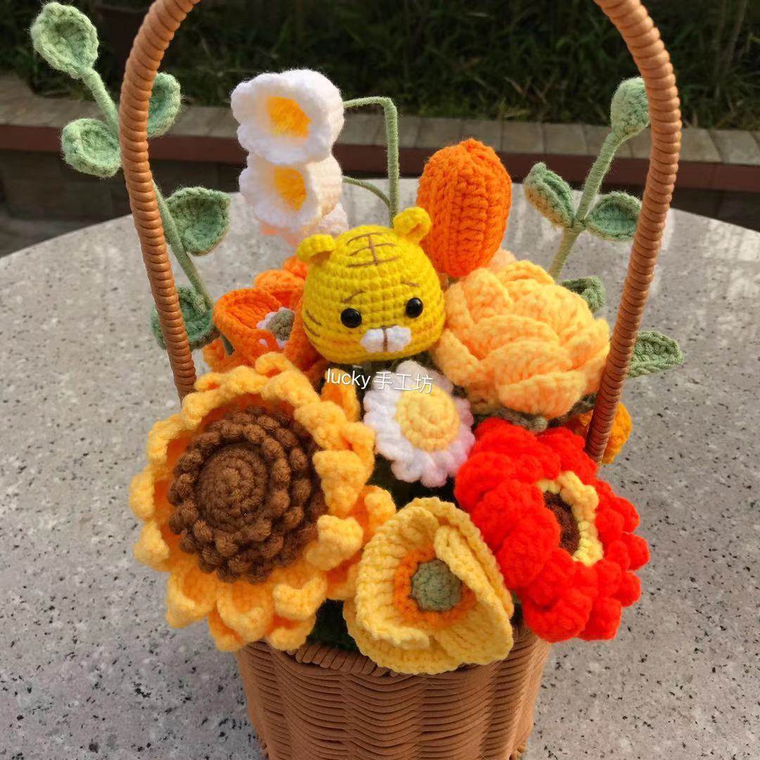 Wool Knitting Hand Crochet Rose Hand Bouquet Eternal Flower Decoration Ornament Valentine's Day 38th Teacher's Day Gift Finished