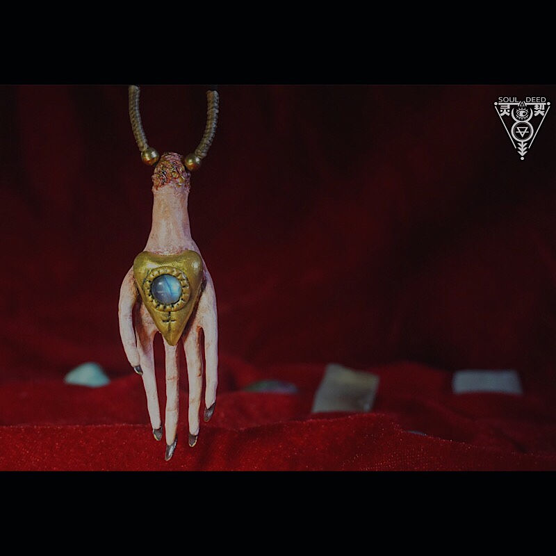 (Lingchi Creation Society) Psychic Hand Small Bad Aesthetics Gothic Retro Pendant Personality Spiritual Necklace