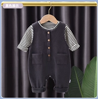 Темно -серой