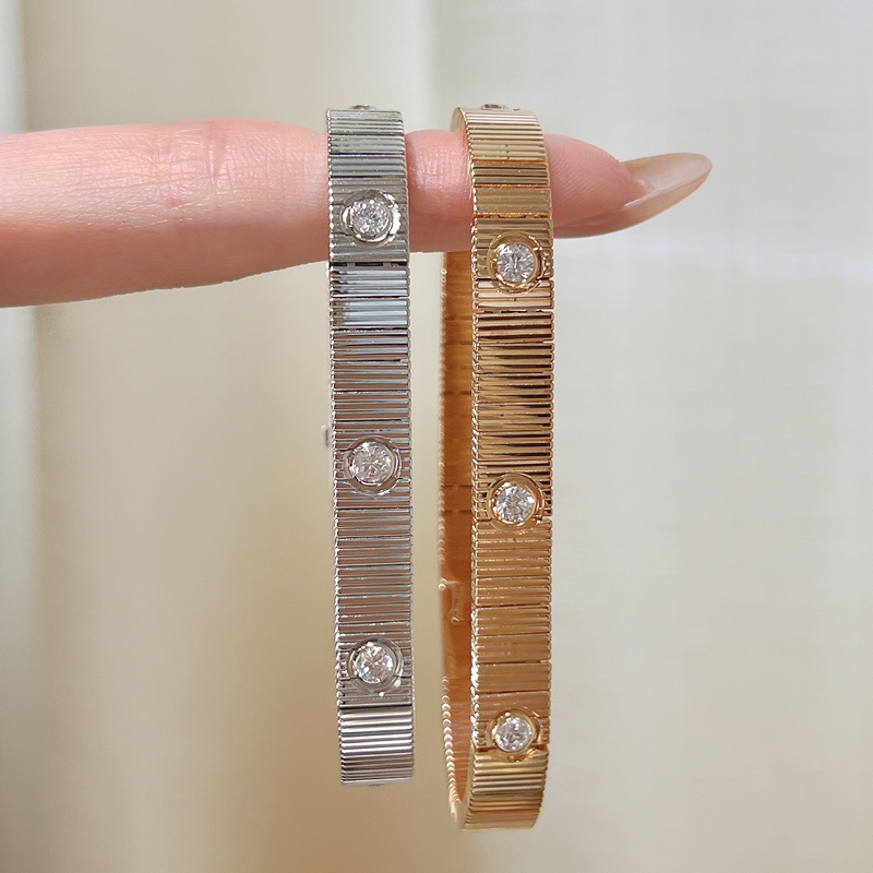 New Luxury Brand Vanca Bracelet, Cnc Moissanite Heavy-Duty Inlaid Handmade Bracelet, High-End Best Friend Gift, V Gold Bracelet New Luxury Brand Vanca Bracelet, Cnc Moissanite Heavy-Duty Inlaid Handmade Bracelet, High-End Best Friend Gift, V Gold Bracelet