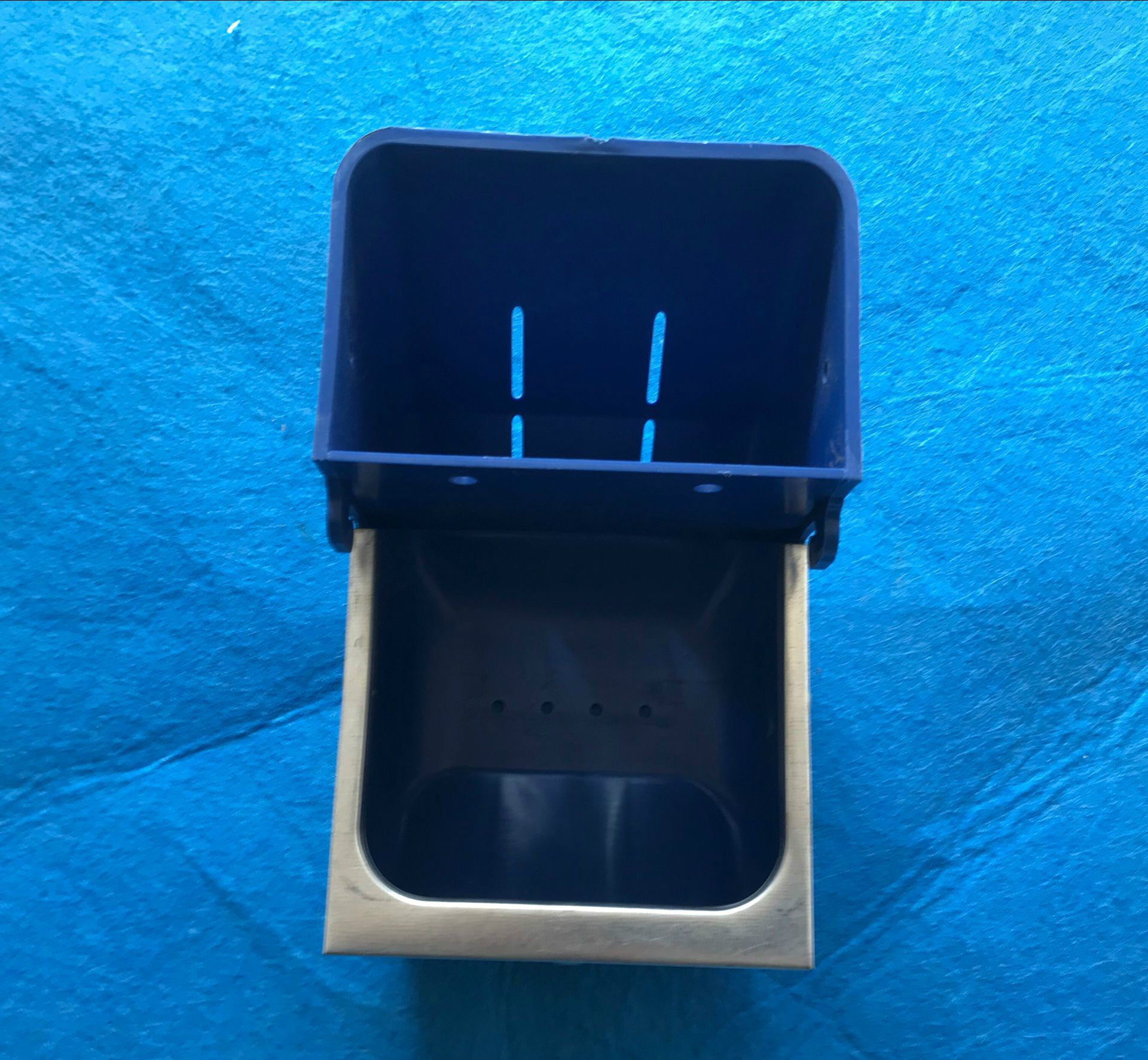 Rabbit box Rabbit box Fixed anti-pickpocket cage box Rabbit's trotting pot anti-tumbling water bowl