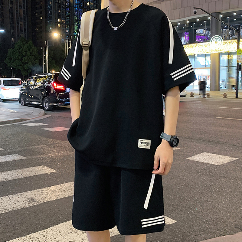 Casual Sports Suit for Men, Summer Short-Sleeve T-Shirt, Black Half-Sleeve Men's T-Shirt, Stylish Outfit for Teenagers Casual Sports Suit for Men, Summer Short-Sleeve T-Shirt, Black Half-Sleeve Men's T-Shirt, Stylish Outfit for Teenagers