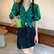 Little Daisy short sleeve shirt female design sense niche retro French summer green shirt short vneck sweet and spicy top