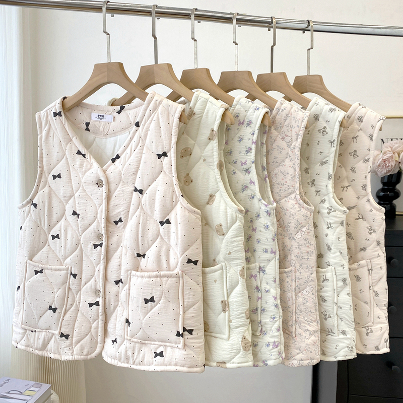 New Autumn and Winter Floral Cartoon Quilted Vest, Short Base Layer Vest, Warm Cartoon Vest for Mothers, Close-Fitting Small Vest New Autumn and Winter Floral Cartoon Quilted Vest, Short Base Layer Vest, Warm Cartoon Vest for Mothers, Close-Fitting Small Vest