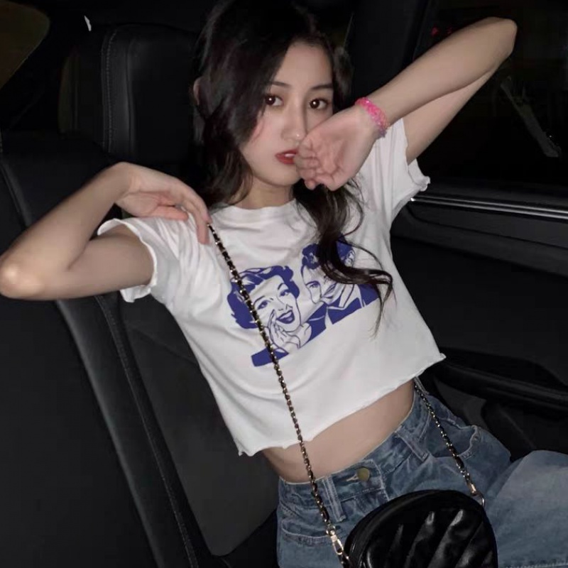 Korean version of the college style pseudo-mother cos supplies short-sleeved women's big man cd cross-dressing T-shirt men's slim slimming all-match short