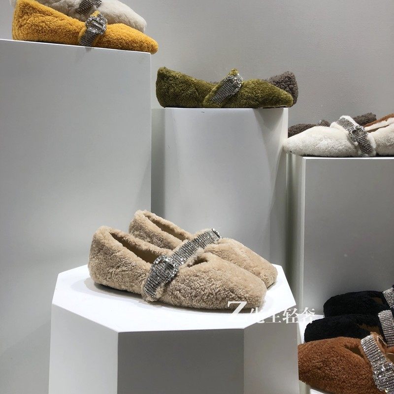 Mao Mao shoes women's winter outdoor wear net red 2021 new white hot lamb wool rhinestone flat shoes slip-on shoes