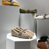 Mao Mao shoes women winter outside wear Net red 2021 New White explosive Lamb hair rhinestones flat wool shoes lazy shoes