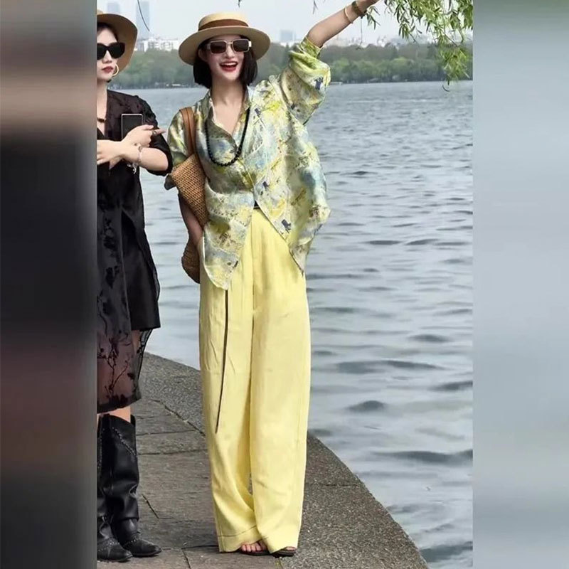 A Complete Set of Ootd Wears Yellow Printed Shirt Suit Pants, Fashionable Age-Reducing High-End Women's Clothing 2025 New Summer