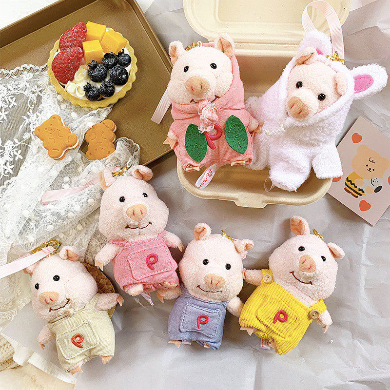 Japanese ins Girl heart Straw hat Pig pendant Keychain School bag small pendant Cute doll Niu Niu plush doll