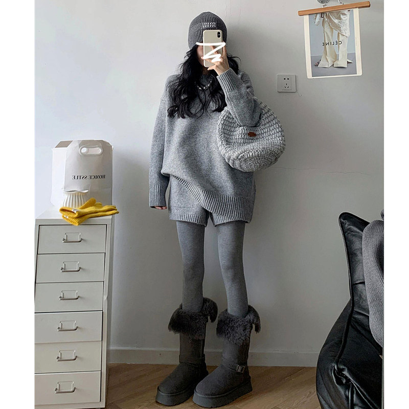 Korean Style Outfit Set for Women, High-End Fashion Pullover Knitted Casual Sweater and Shorts Two-Piece Set, 2025 Autumn and Winter Season Korean Style Outfit Set for Women, High-End Fashion Pullover Knitted Casual Sweater and Shorts Two-Piece Set, 2025 Autumn and Winter Season