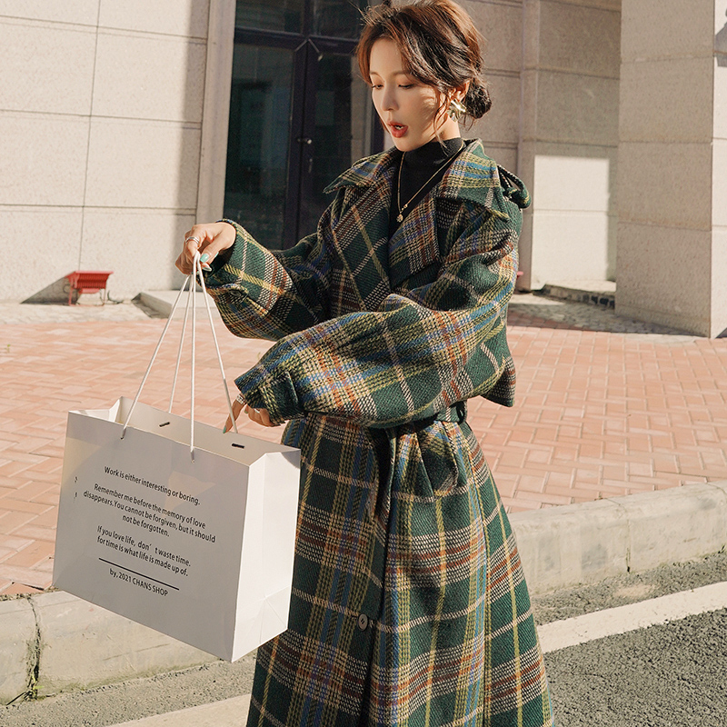 French retro plaid woolen coat women's winter 2022 new mid-length version over the knee temperament goddess fan woolen coat
