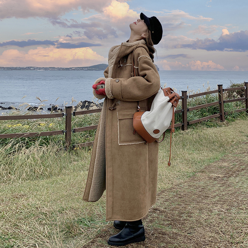 Fur-integrated lamb wool buffalo horn buckle large coat autumn winter advanced sensation 2023 new mid-length Korean cotton clot jacket-Taobao