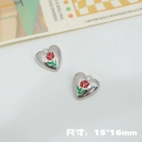 Один из красных тюльпанов