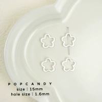 Пустые цветочные бусы и серебряный