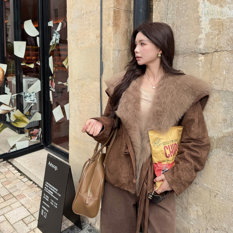 "London Memory" Oversized Fox Fur Navy Collar Goose down Parka Women's Horn-Button Fur Winter Coat