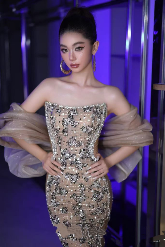 Luxurious Beaded Mermaid Dress with Heavy Embroidery, 3D Butterfly Design, and Waist-Cinching Corset for a Slimming Effect, Suitable for Weddings, Birthdays, and Evening Events Luxurious Beaded Mermaid Dress with Heavy Embroidery, 3D Butterfly Design, and Waist-Cinching Corset for a Slimming Effect, Suitable for Weddings, Birthdays, and Evening Events