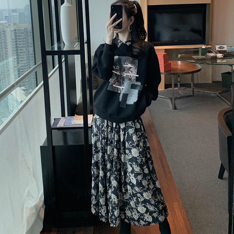 Large size fashion age-reducing wear small trend 2022 new autumn and winter wear black thick cotton T floral careful machine two-piece set