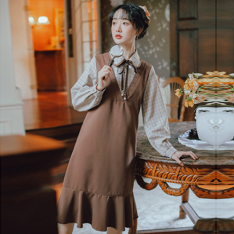 Fake two-piece dress female autumn and winter small bottoming college long-sleeved temperament French retro skirt 2021 new