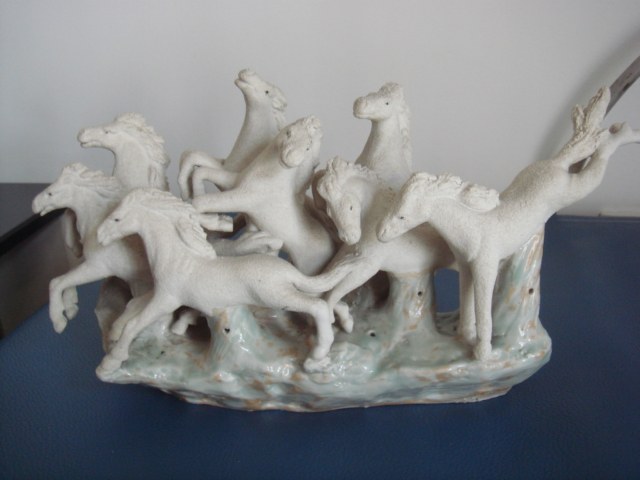 Jingdezhen Cultural Revolution Porcelain Old Factory Goods Sculpture Porcelain Factory Pearl Glaze 8 Matu Exit Porcelain Overseas Reflux