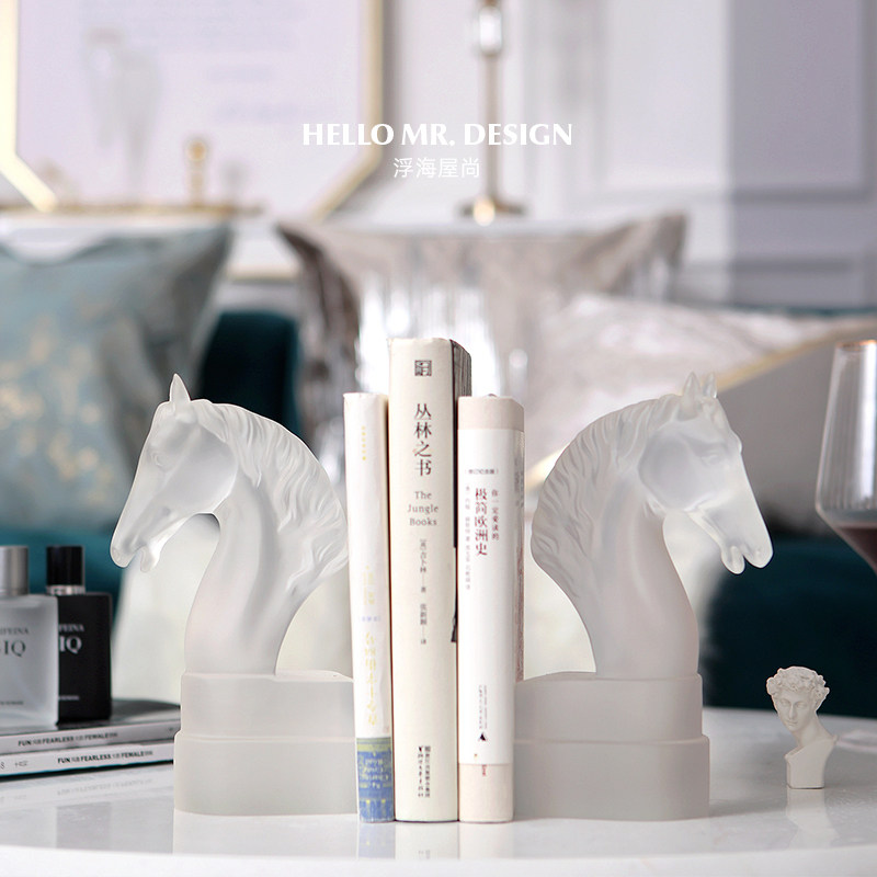 Modern minimalist creative horse head book blocking book stand book by swinging piece living room book room sample room home soft adornment