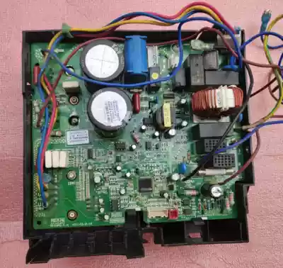 Gree external machine frequency conversion board ordinary bad board changed to 208 general board board maintenance