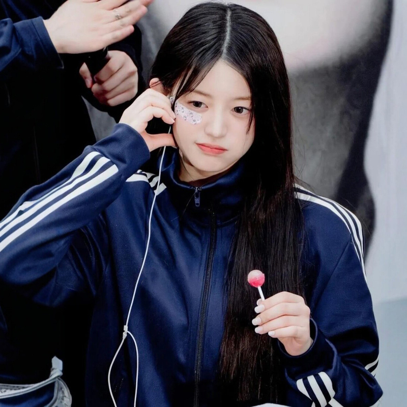 Korean Style Jacket Similar to the One Worn by K-Pop Idols, Korean School Uniform Style Outfit for Women, Early Autumn Sports Cardigan Jacket for Men