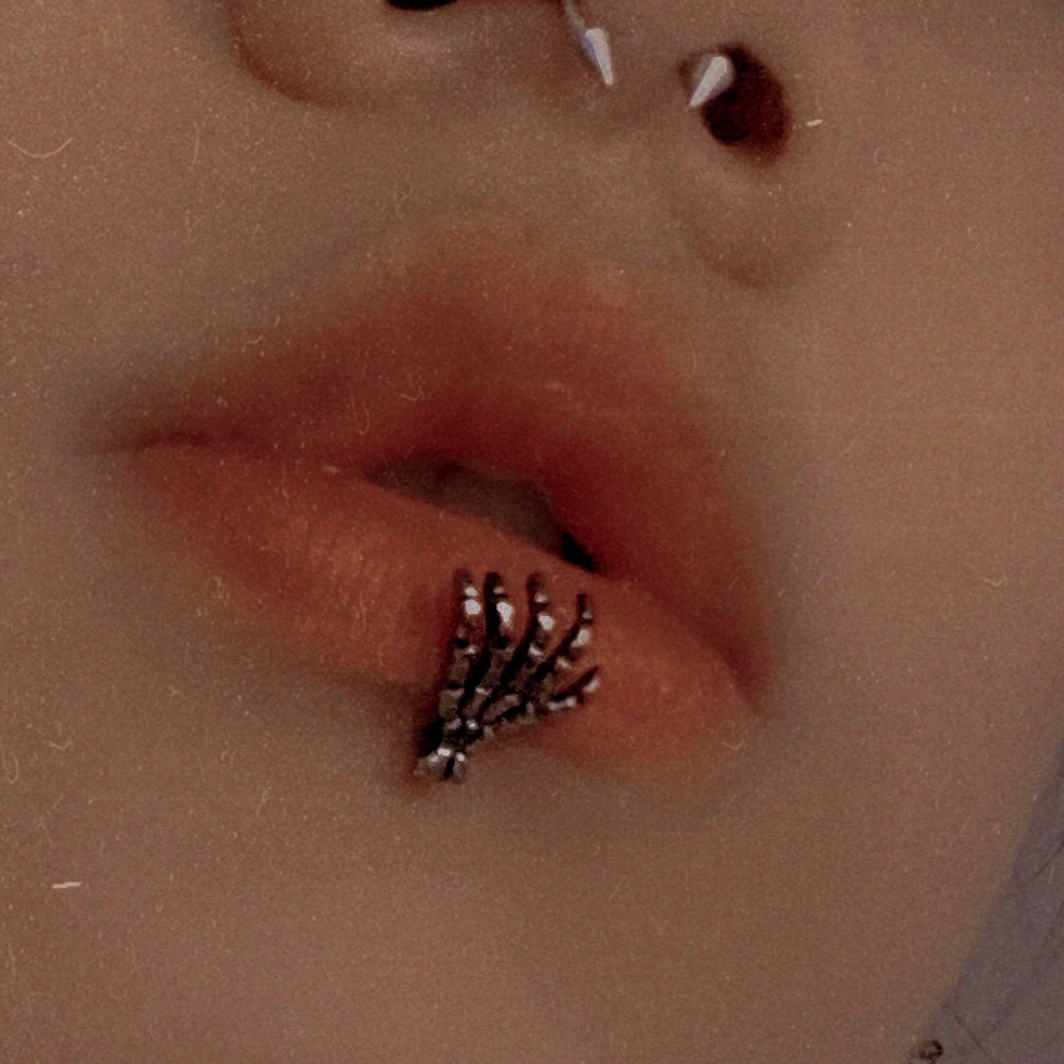 Satan's child dark niche titanium steel hypoallergenic lip nail replacement nail soil cool tide ear bone nail lip jewelry